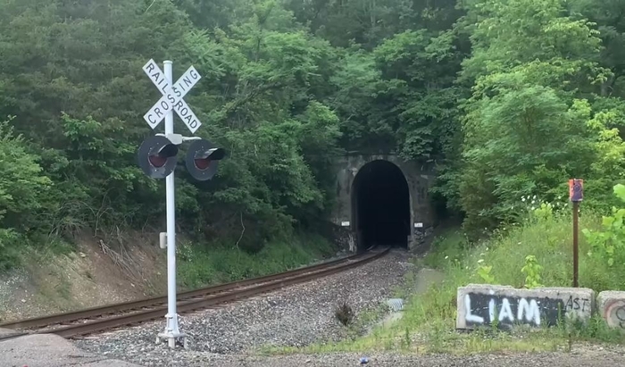 MonsterTrainAppearsOutOfTunnel-2.thumb.jpg.761662b856f7029250e89f5c77c1bde0.jpg